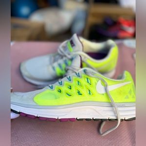 Nike Vomero 9 Size 9